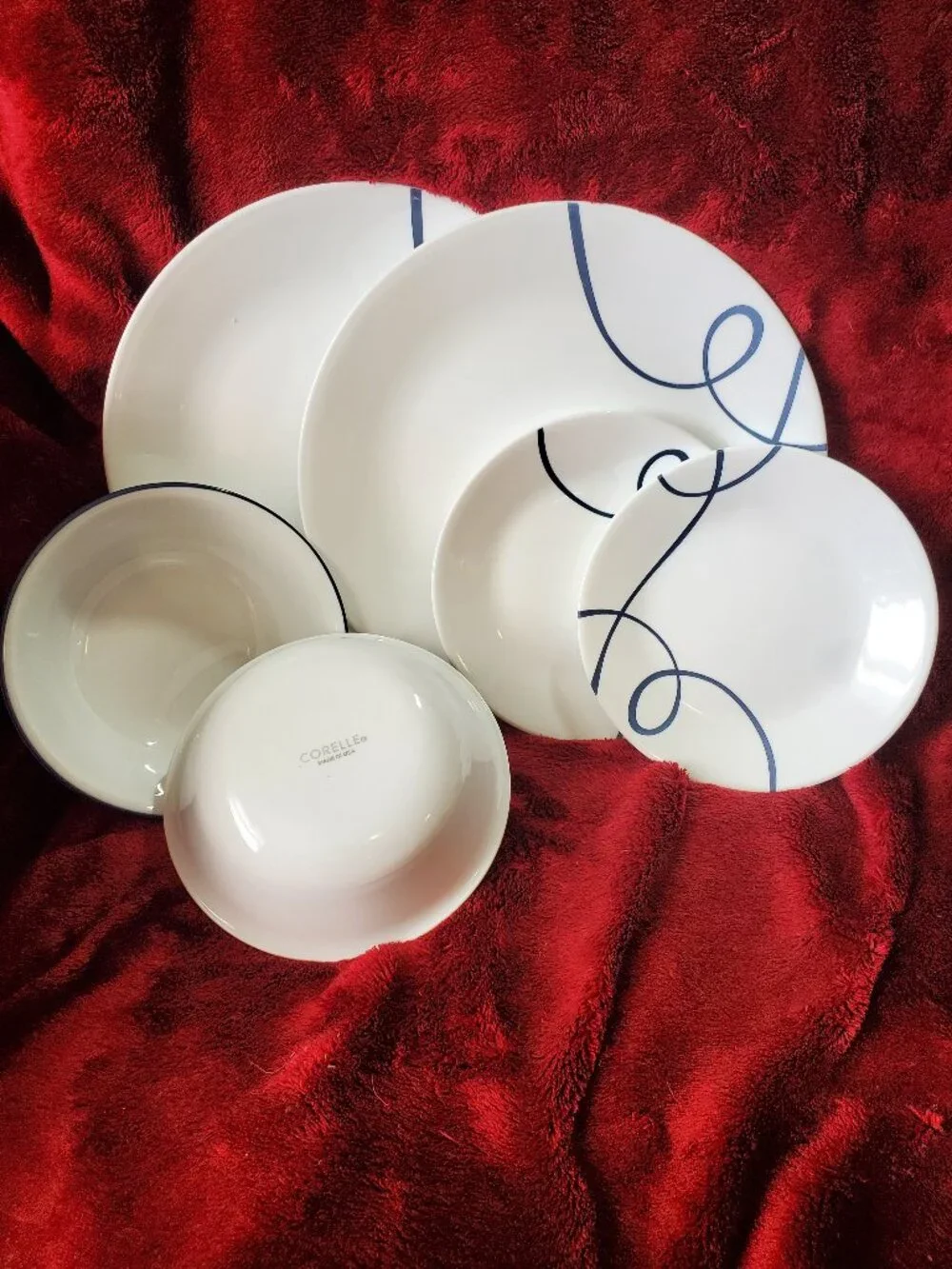 Corelle Vitrelle Lia Plate Bundle 2 Dinner Plates, 2 Salad/Dessert Plate, 2 Bowl